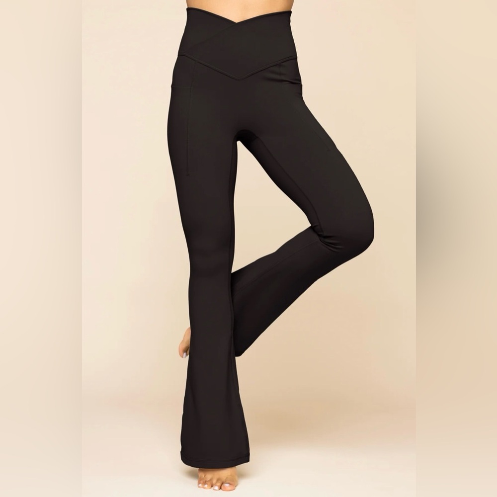 Crisscross Hourglass® Flared Legging with Pockets - Black